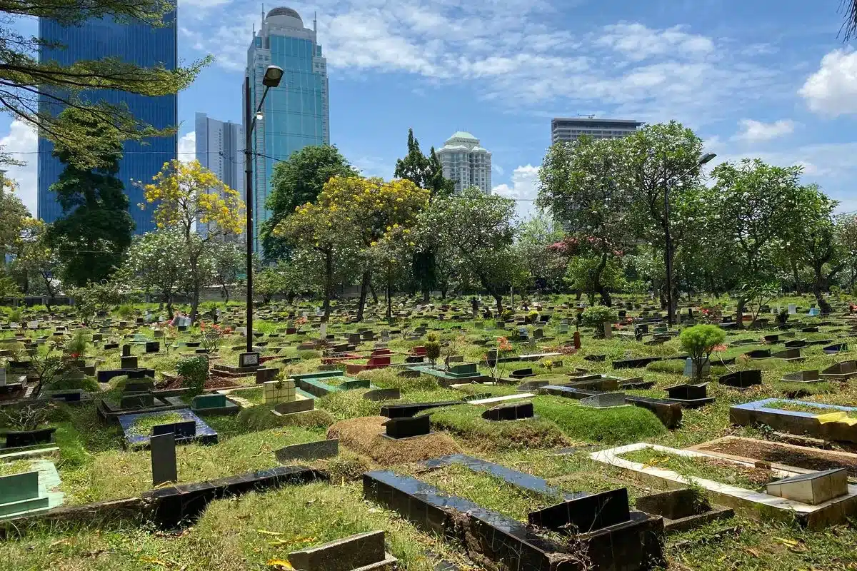 darurat lahan makam di jakarta